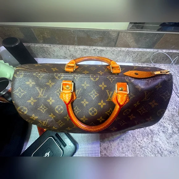 Preloved authentic speedy - Picture 1 of 4